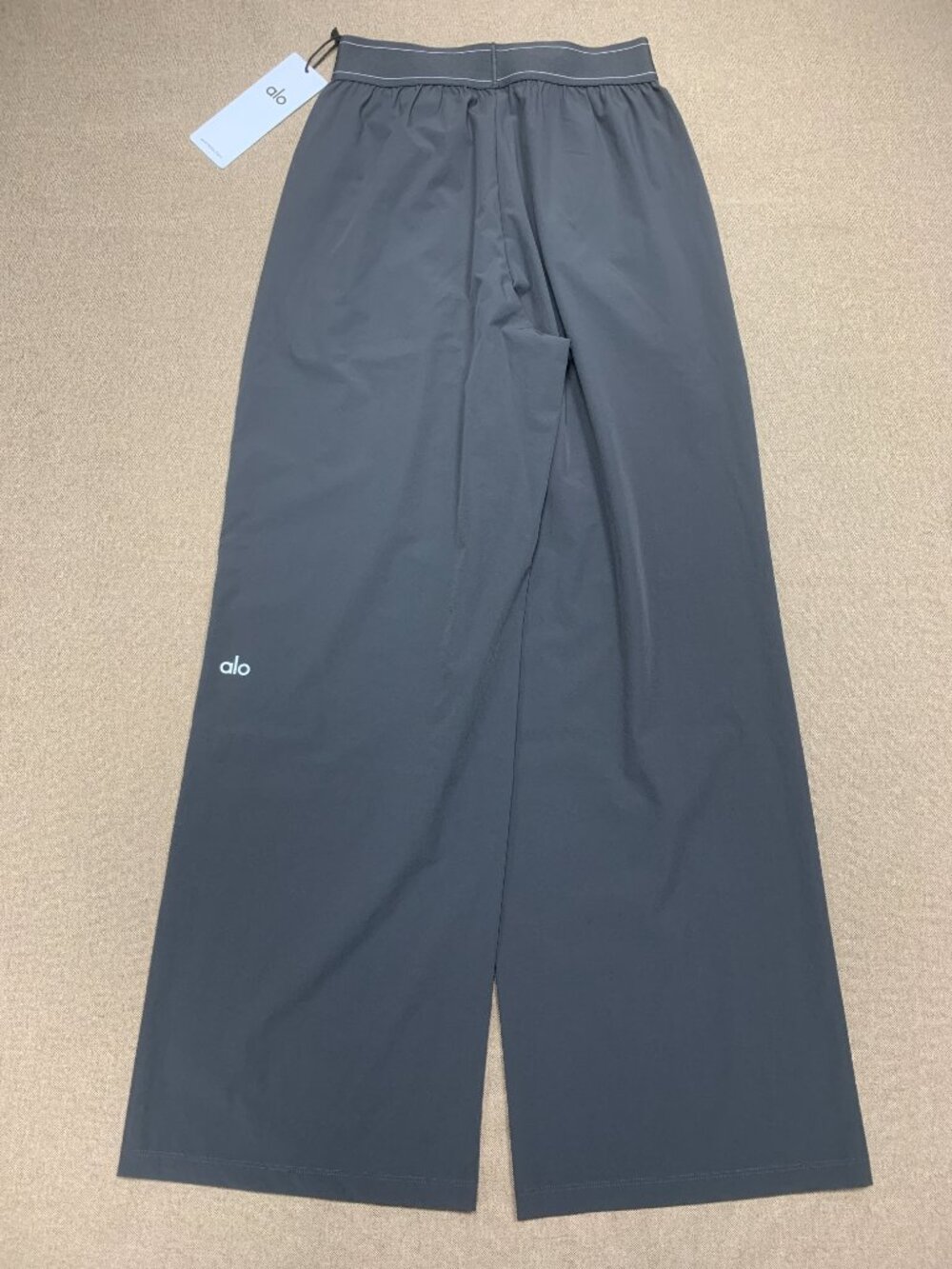 🦈NWT ALO Yoga Dark Grey Trousers Suit Up🤳Regular 30" InSeam - Picture 3 of 6
